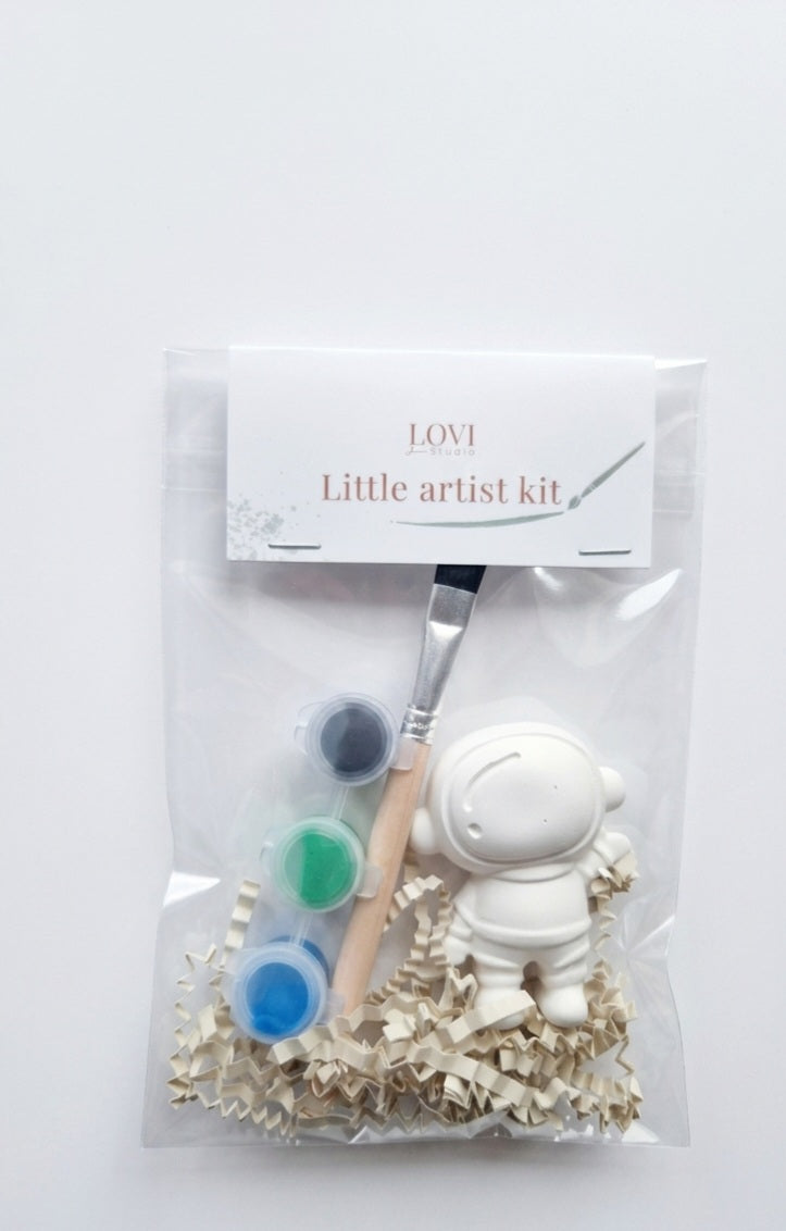lovi studio artist kit met een gipsen astronaut, verpotjes en penseel als creatief bedankje