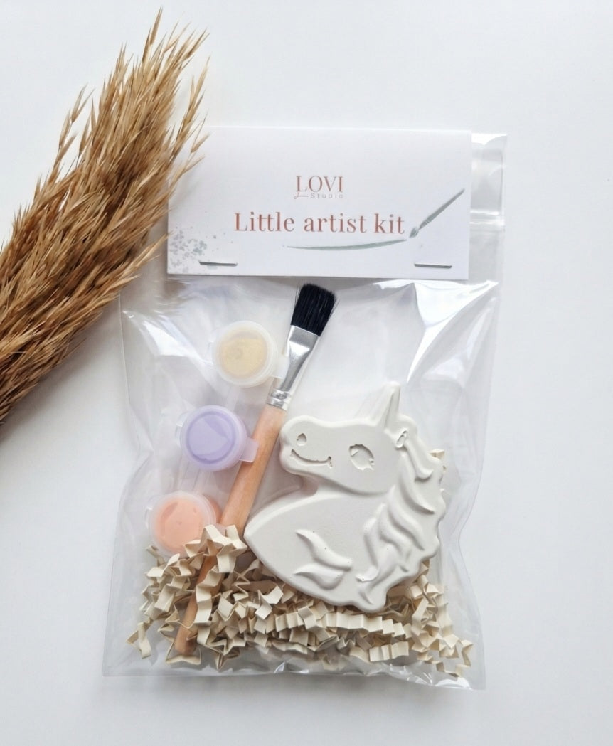 lovi studio artist kit met een gipsen eenhoorn, verpotjes en penseel als creatief bedankje