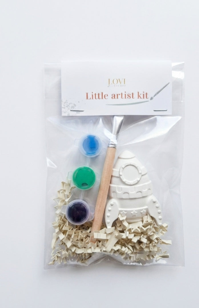 lovi studio artist kit met een gipsen raket, verpotjes en penseel als creatief bedankje