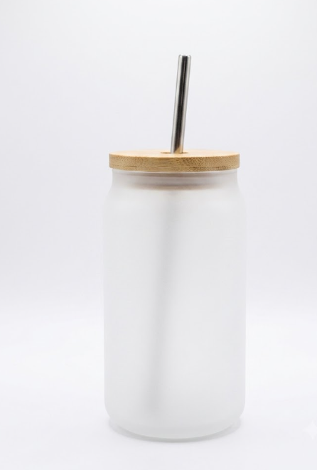 Frosted glazen drinkbeker met bamboe deksel en roestvrijstalen rietje