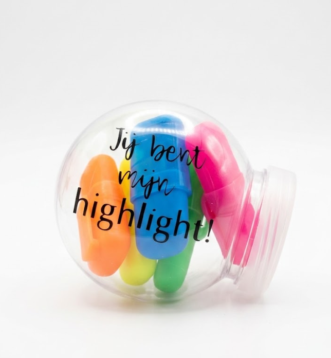 Doorschijnend potje met 5 fluostiften en het opschrift jij bent mijn highlight