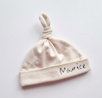 Gepersonaliseerd Babymutsje met Naam – Uniek Kraamcadeau