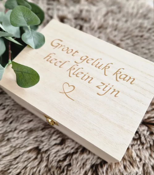 Houten Bewaarkistje – Groot Geluk kan Heel Klein Zijn – A5
