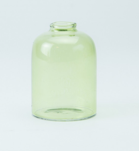 mini vaasje in het zacht groen