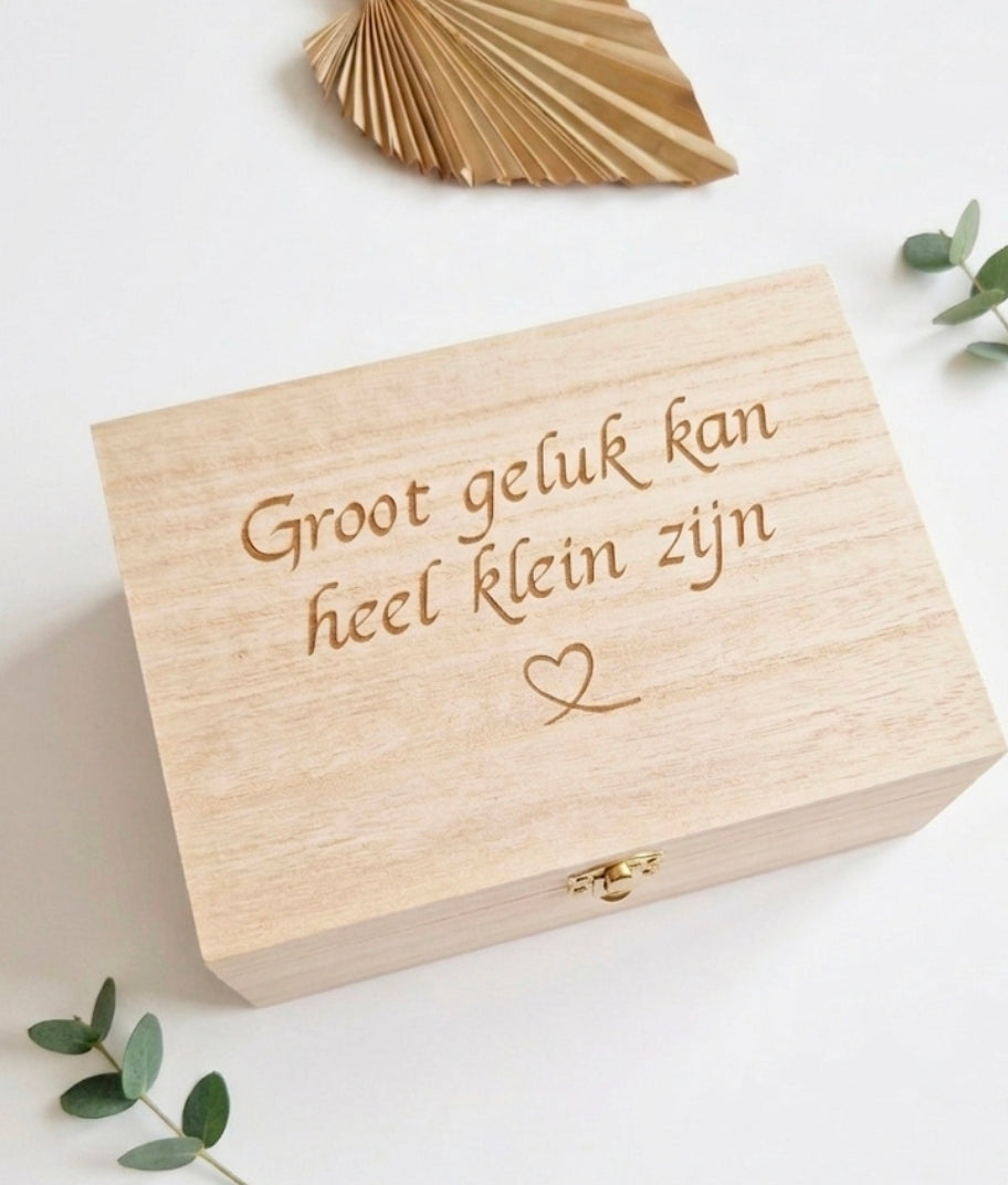 Houten bewaarkistje - "Groot geluk kan heel klein zijn" - A5 formaat